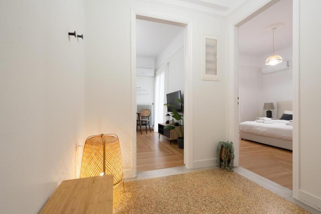 Vibrant Urban Getaway: Modern 1-Bedroom Near Bars, Parks, And Metro Αθήνα Εξωτερικό φωτογραφία